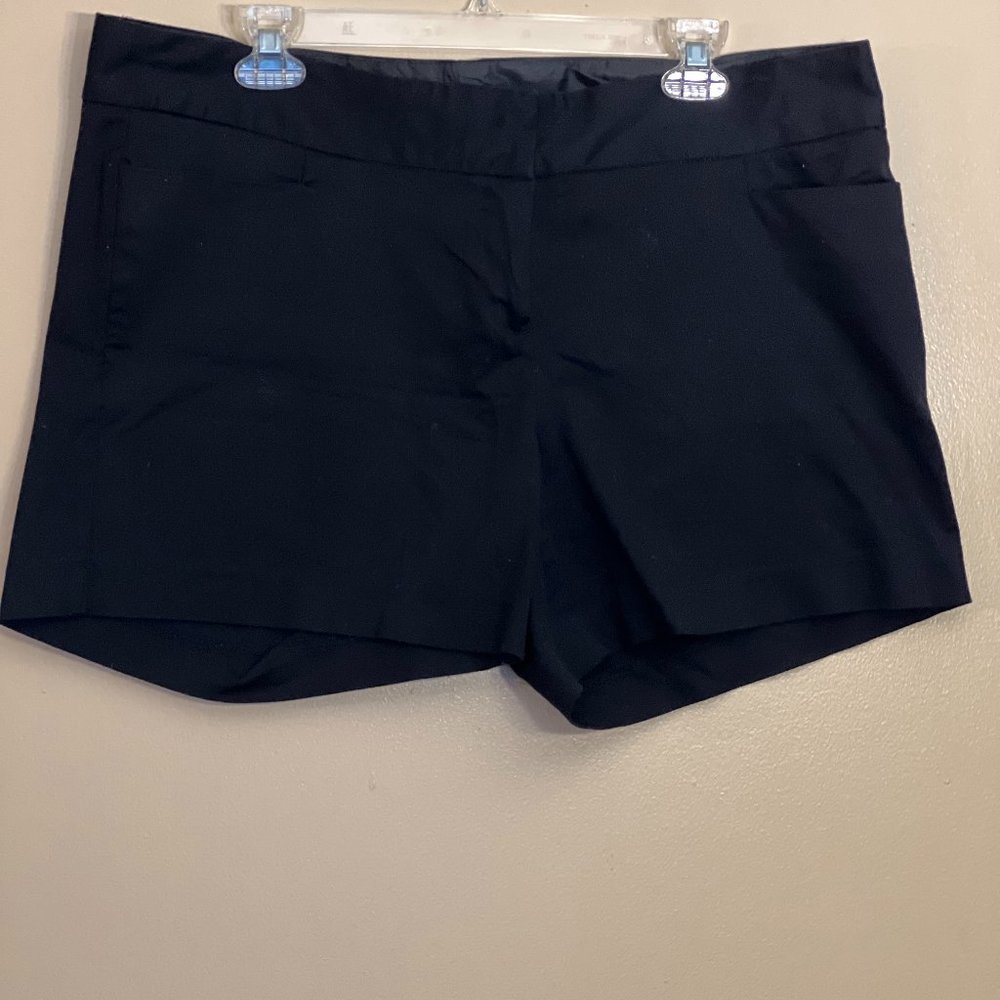 The Limited  Tailored Shorts Women's Size 14 Solid Black Stretch 5 inch inseam